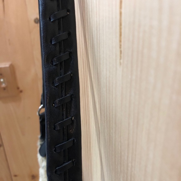 Chateau Women’s Leopard Print Purse. - Picture 5 of 12